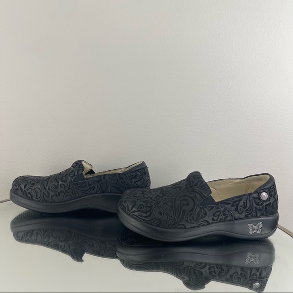 ALEGRIA Black Leather Floral Paisley Embossed Keli Professional Slip On Loafers - Picture 9 of 12